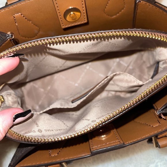 MK Daria 2-in-1 Crossbody Purse - Picture 4 of 7